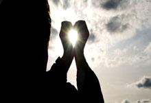 开云体育中国-姆巴佩赛道超车启示录，当足球与F1的争冠剧本重合